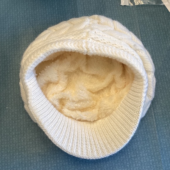 NWOT Knit newsboy styled hat. Soft fleece lining. One size. - Picture 6 of 7